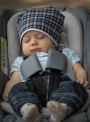 Hoe lang mag een baby slapen in een Maxi-Cosi?