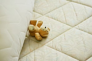 Geliefde schild nek Dit zijn de gevaren van slapen op een oud matras! [6 Redenen om nu een  nieuw matras te kopen] – SlaapGoeroe: Wij helpen jou je slaapproblemen  oplossen!