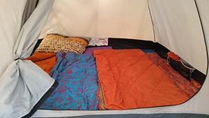 Slaapzakken in een tent